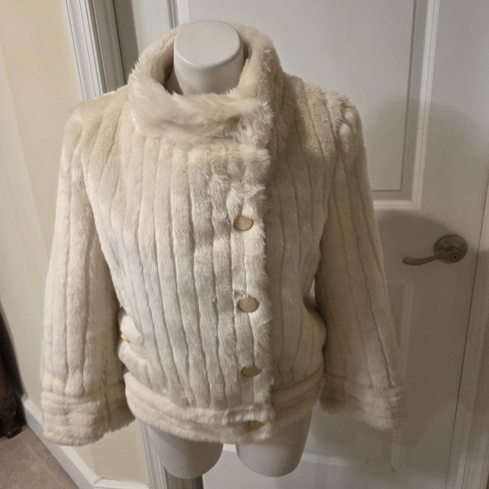 Stunning Marc Jacobs Faux Fur Coat Size Medium